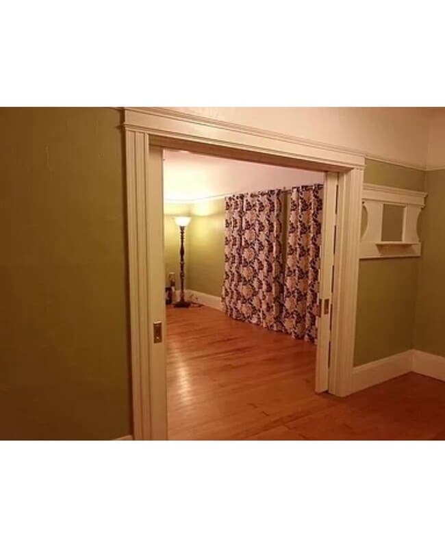 Building Photo - V st