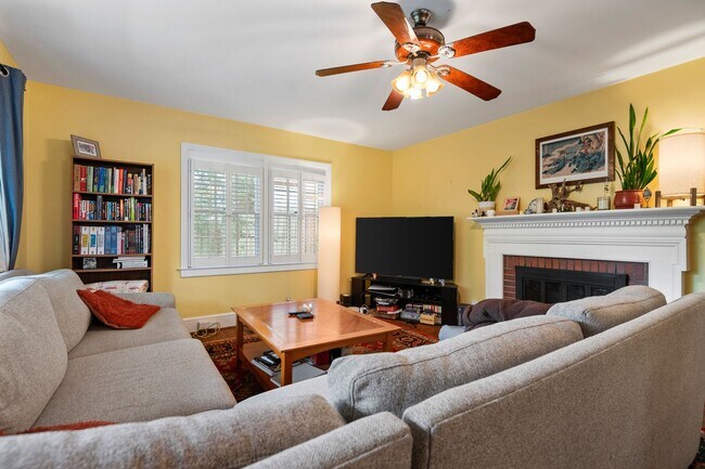 Building Photo - Charming Bungalow in Sunset Hills Neighborhood
