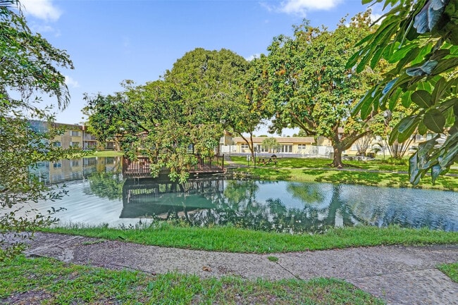 Building Photo - 5140 SW 40th Ave