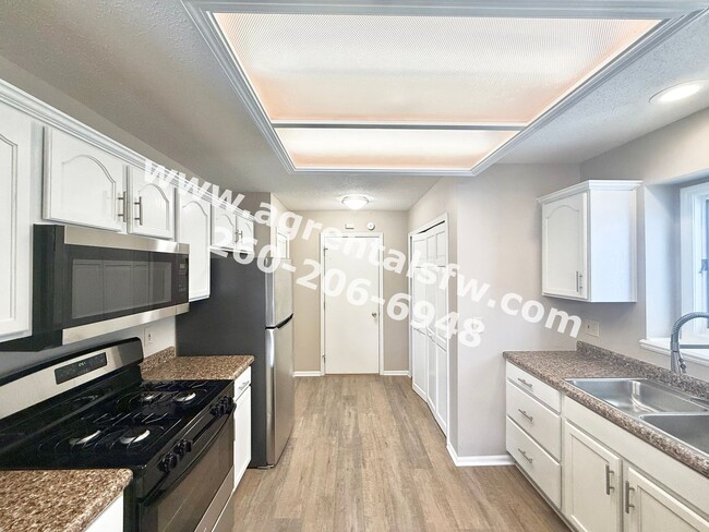 Building Photo - 2 Bedroom Property