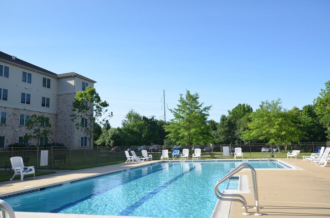 Building Photo - 3000 Fountainview Cir