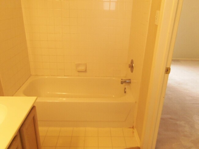 Building Photo - 2414 Tracey Ann Ln