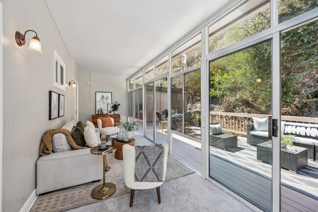 Building Photo - Beautiful 3 Bedroom 2 Bathroom Single Fami...