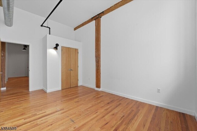 Building Photo - 475 S Jefferson St