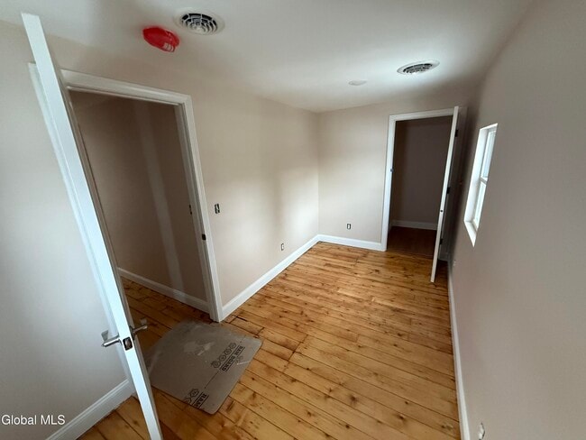 Building Photo - 253 6th Ave