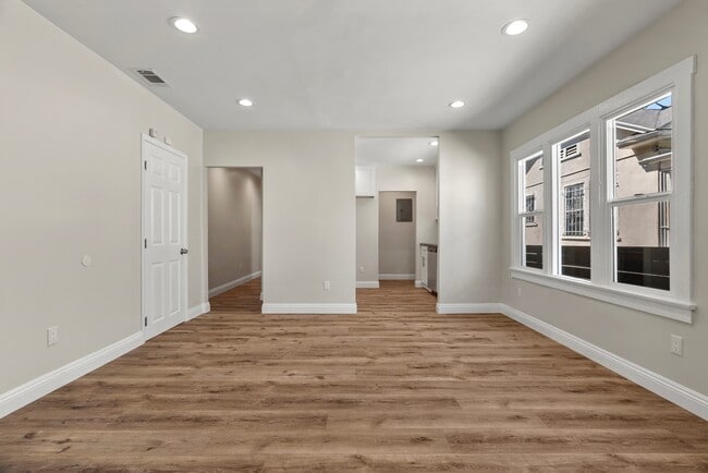 Building Photo - 749 N Wilton Pl