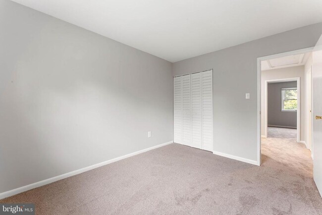 Building Photo - 143 Thomas Dr