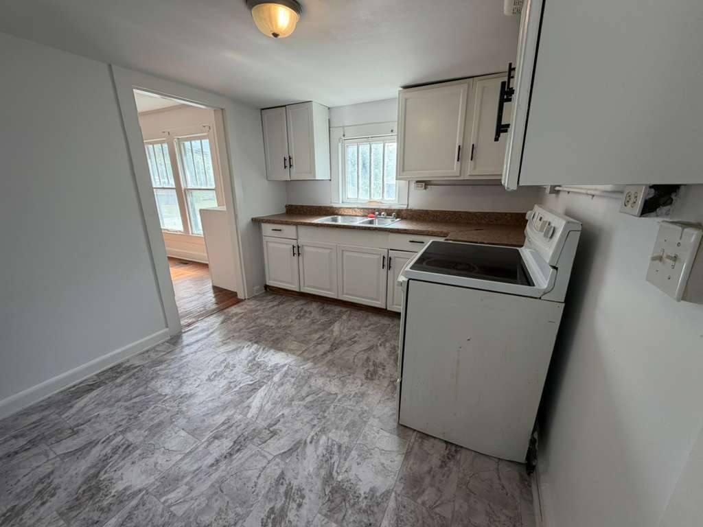 Building Photo - 610 S Chapel St