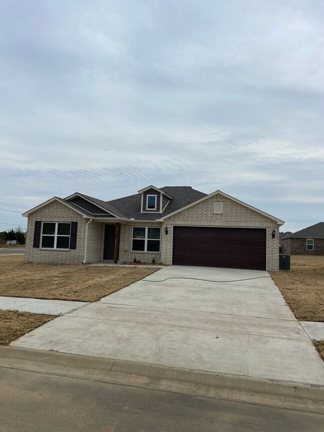 Building Photo - Now Pre-Leasing — Spacious 4 Bedroom, 2 Bath Home in Conrad Court