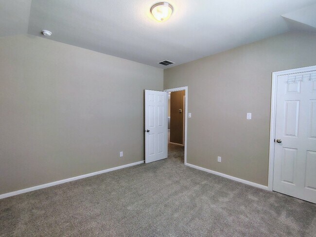 Building Photo - 2307 Sweet Bay Dr