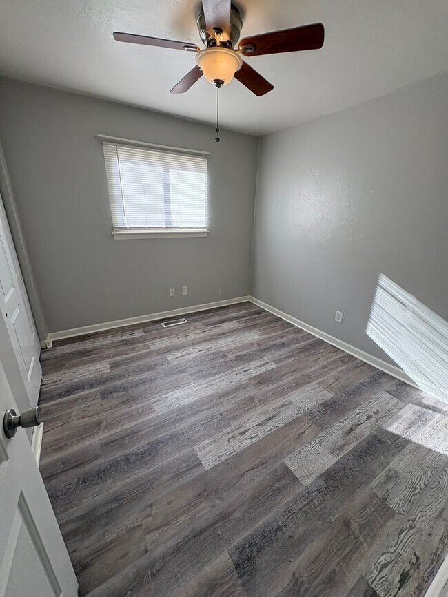 Building Photo - Beautiful updated home with new flooring and fresh paint
