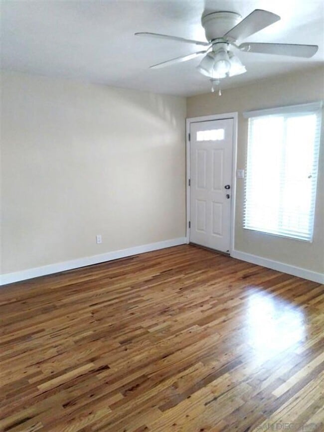 Building Photo - 2 BED 1 BATH Duplex Including 1 Car Garage in KENSINGTON