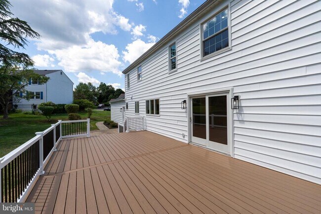 Building Photo - 1213 Clearfield Cir