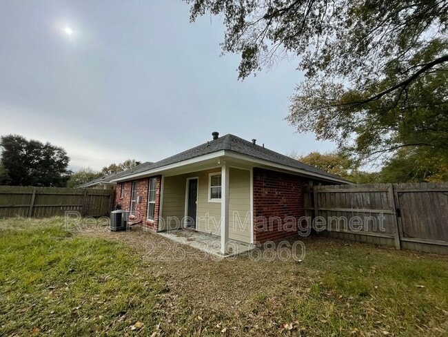 Building Photo - 1345 Harwich Dr