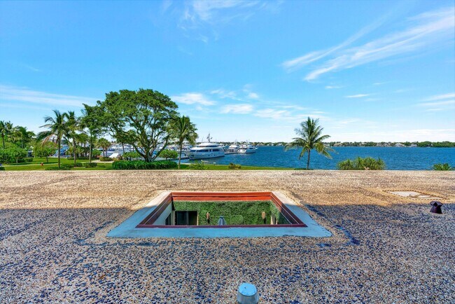 Building Photo - 134 Lakeshore Dr