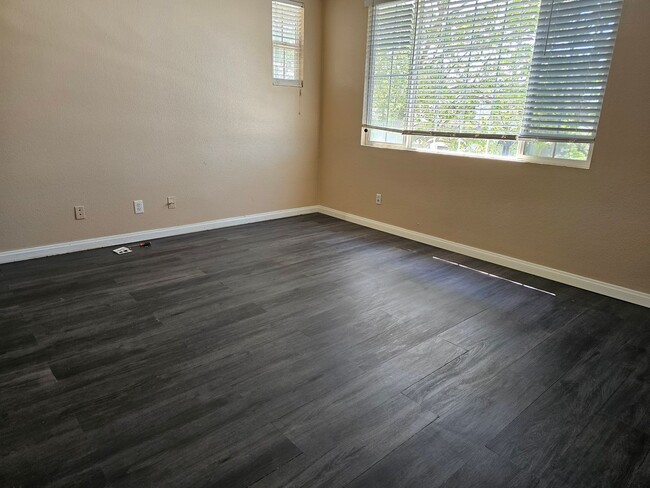 Building Photo - Wonderful Paseo Del Sol 5 Bedroom Home