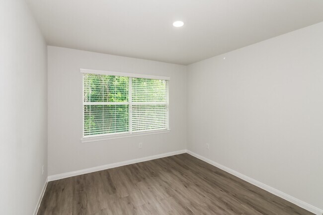 Building Photo - 5802 Santa Bernadetta