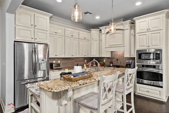 Building Photo - LUXURY LIVING IN THE PRESTIGIOUS PROVENANCE SUBDIVISION