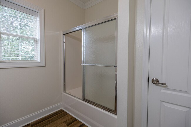 Building Photo - New special for move in!