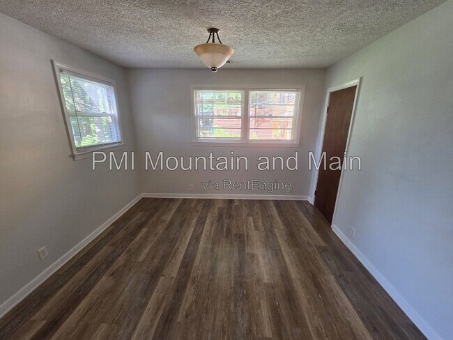 Building Photo - 114 Fenner Ave