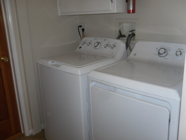 Large Capacity Washer & Dryer - 2300 Oak Ave