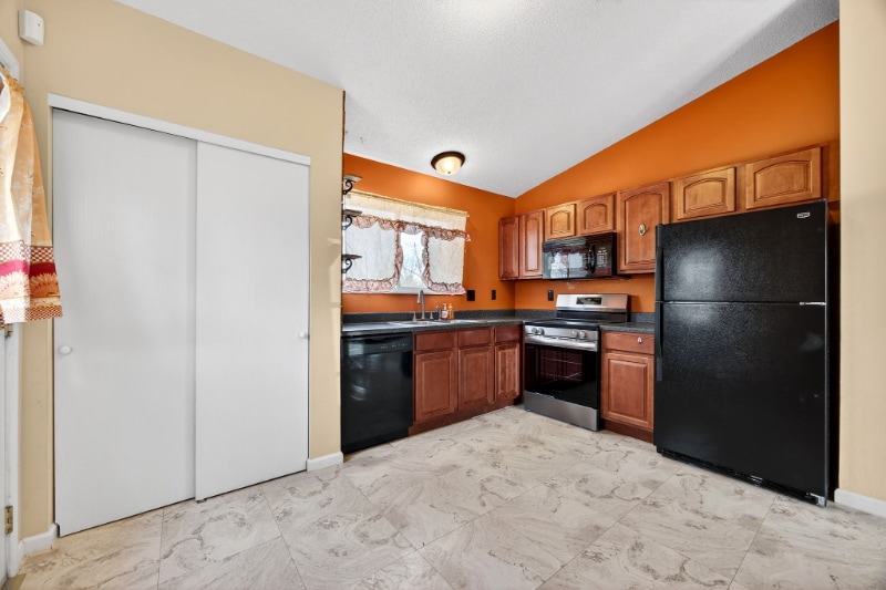 Building Photo - 511 Chapparal Dr