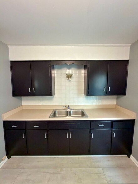 Building Photo - 1732 S 71st St