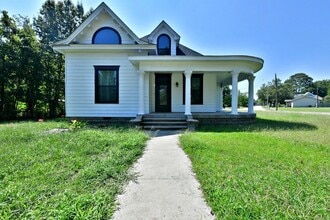 Building Photo - 101 10th St