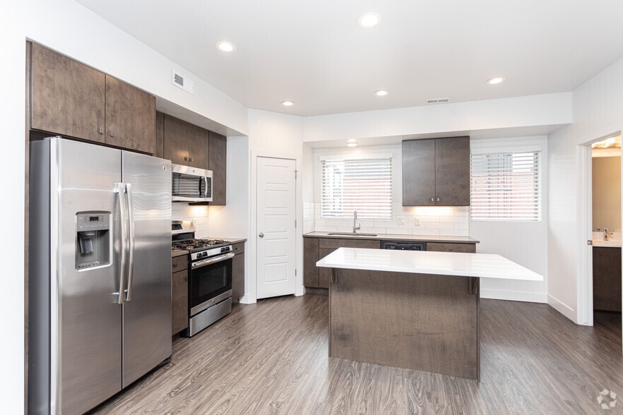 3BR, 2.5BA - 1,408SF - Kitchen - Moda Sego