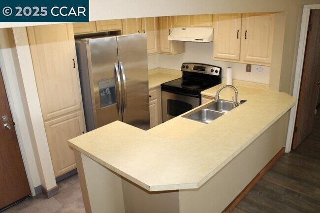 Building Photo - 1000 Evergreen Ter