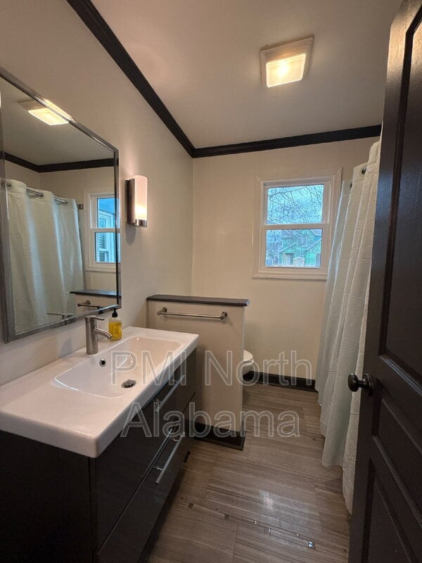 Building Photo - 2512 Pansy St SW