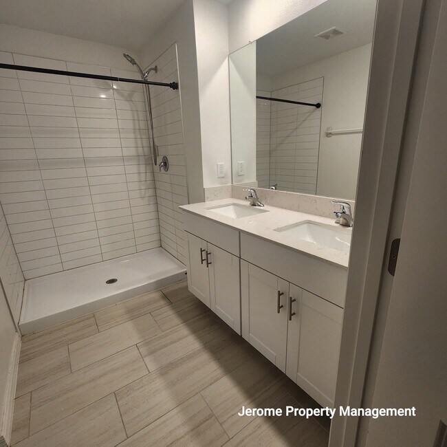 Building Photo - 35099 Ackley Trce