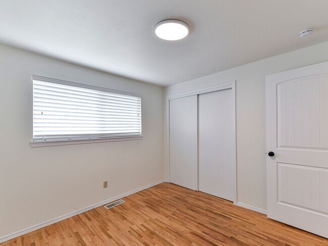 Building Photo - Renton House - 3 Bed/1.5 Bath - Close to Boeing and Renton Landing - Includes Landscaping