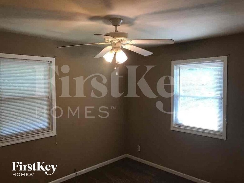 Building Photo - 7912 NE 54th St