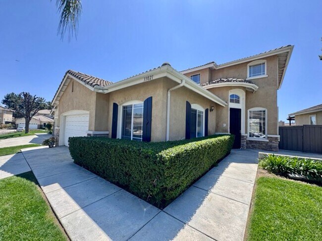 Building Photo - Beautiful 4 Bedroom + Office Home for Lease