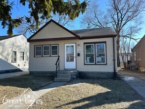 Building Photo - Charming 2 bedroom / 1 bathroom house now available for rent!