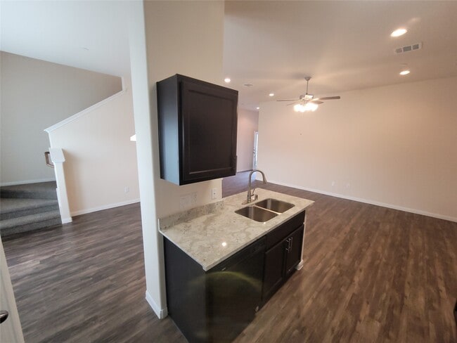 Building Photo - 2219 Bermuda Palms Dr