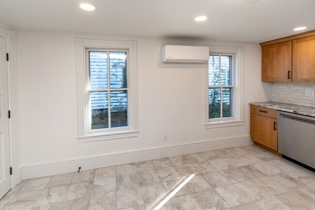 Building Photo - 81 Kingwood Stockton Rd