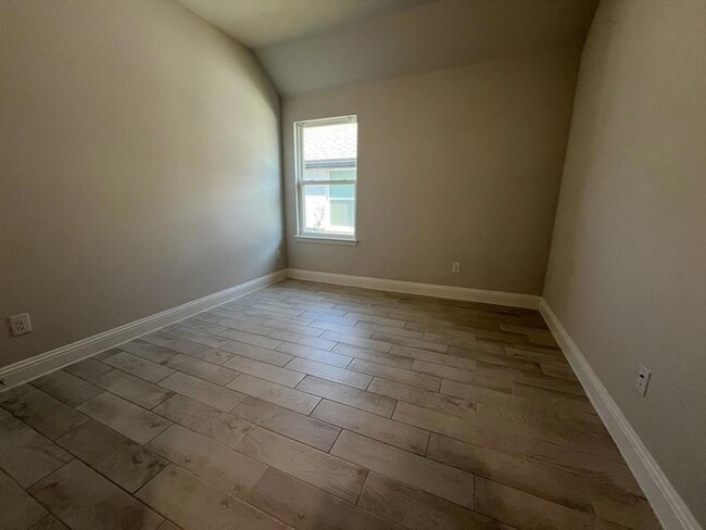 Building Photo - 609 Tartane Dr