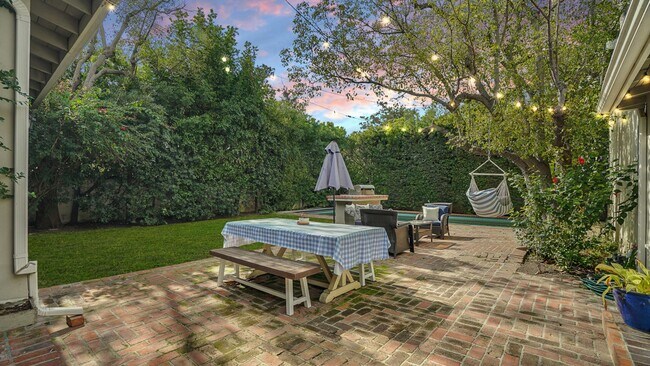 Building Photo - FALL IN LOVE with Ranch Style Living!