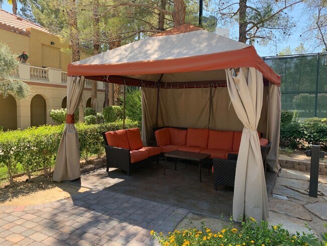 Building Photo - Fully Furnished - Gaurd Gated - Close to S...