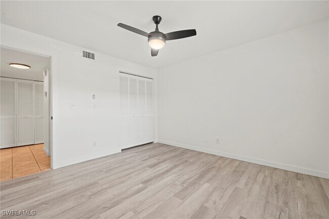 Building Photo - 400 Misty Pines Cir