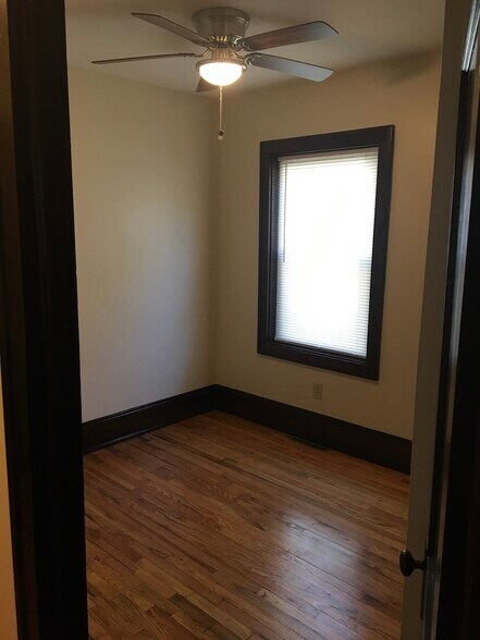 Building Photo - 1745 W 31st Pl