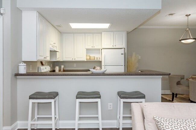 Building Photo - Hawthorne Meadowview