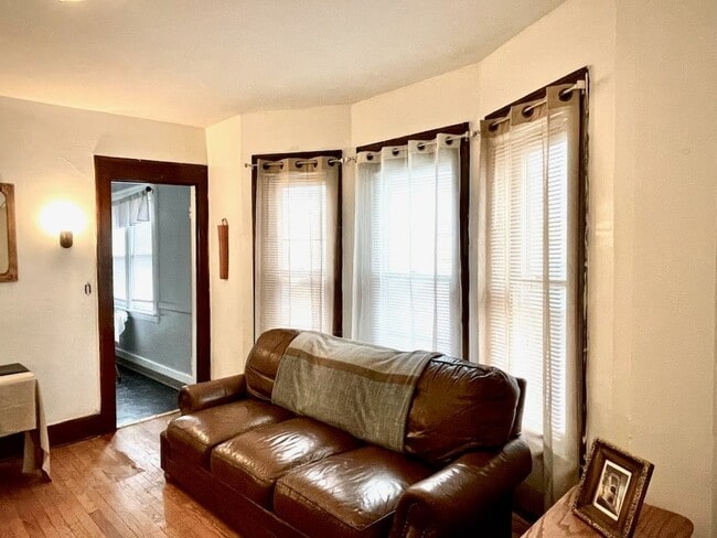 Building Photo - 916 Ackerman Ave