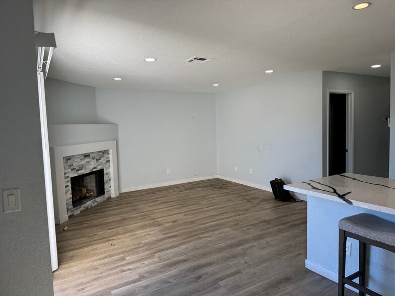 Living room Area - 6250 W Flamingo Rd