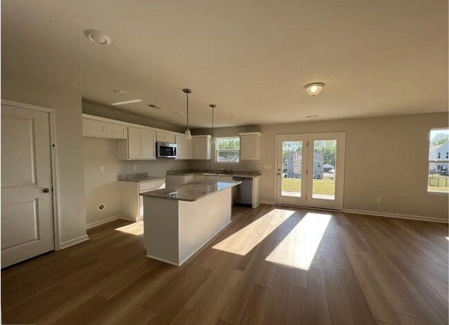 Building Photo - Modern Greenville Living - Spacious Home Available Now!