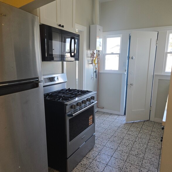 Building Photo - 479 Gaviota Ave
