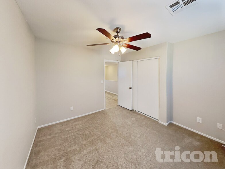 Building Photo - 1092 Country Coach Dr