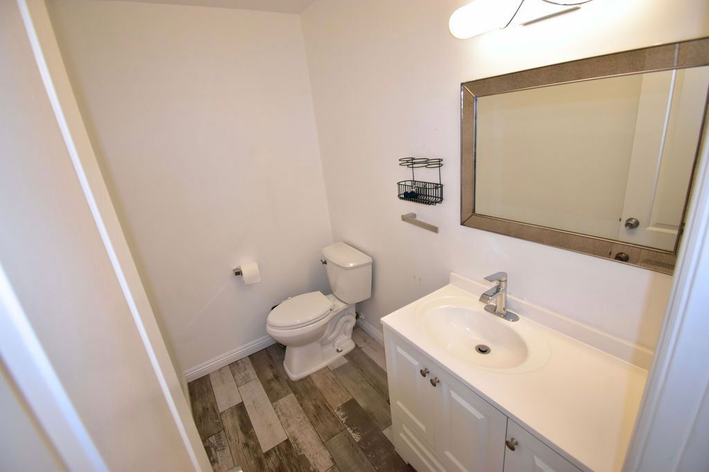 Building Photo - 6501 Vanalden Ave